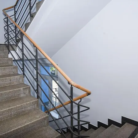 Center - Comfy & Modern