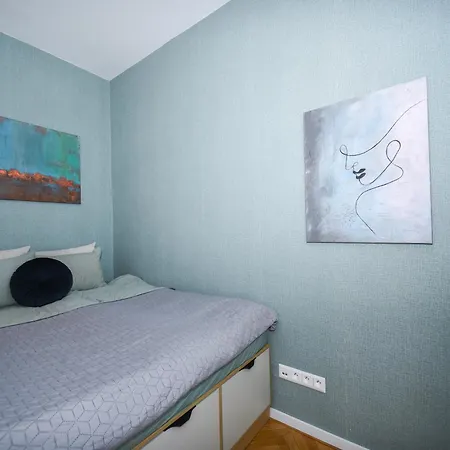 Center - Comfy & Modern *