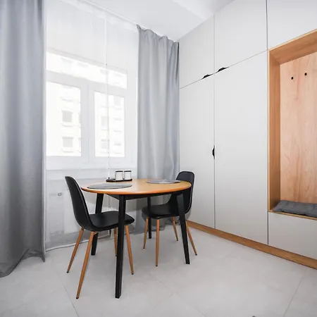 Center - Comfy & Modern *