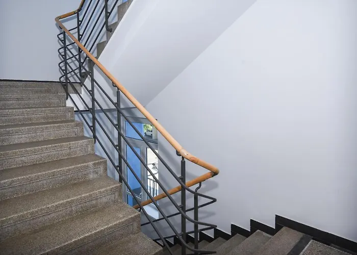 Center - Comfy & Modern